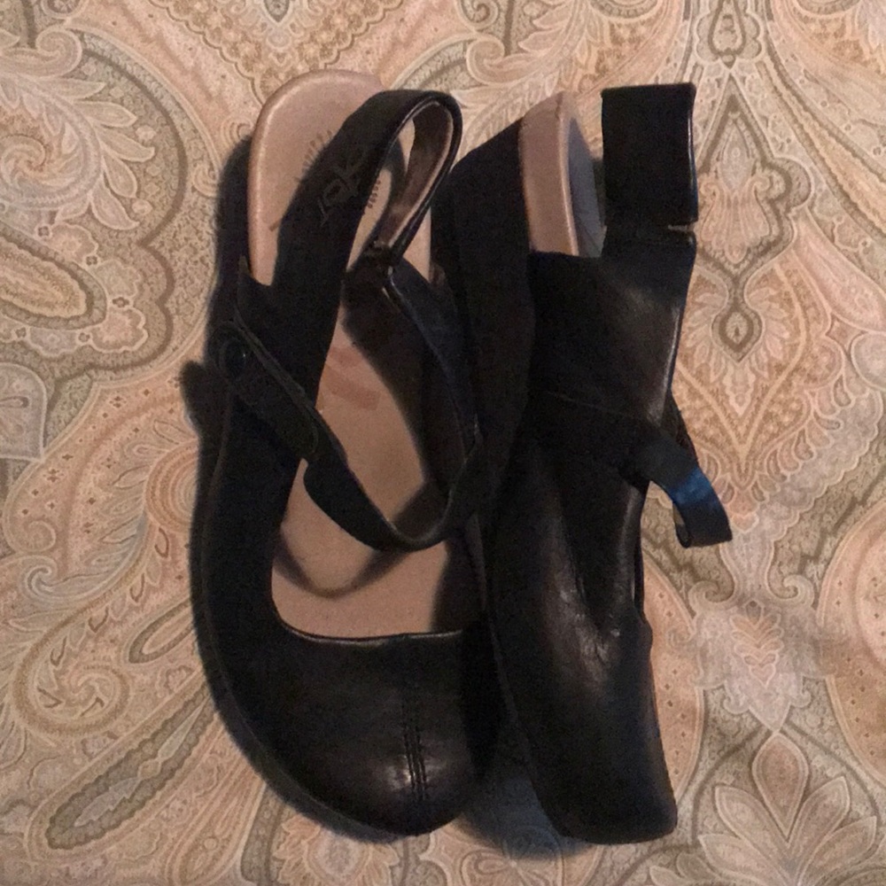 OTBT Shoes - Black - size 8.5 - Super comfortable!